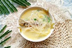 Preparation of Little Yellow Croaker and Radish Shredded Soup