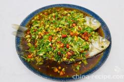 The recipe for cold mixed crucian carp