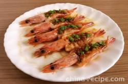 The method of steaming shrimp with garlic paste