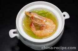 The recipe for stewing prawns with shredded radish