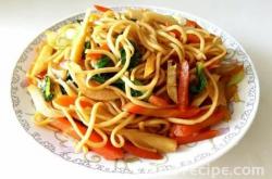 The method of stir fried noodles with seasonal vegetables