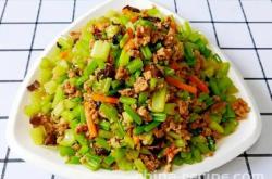 The recipe for minced meat and celery