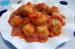 The method of steaming meatballs with tomato juice