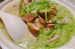 The recipe for green radish and clam meat soup