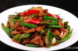 The recipe for stir frying shredded meat with screw peppers