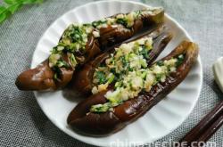 The recipe for garlic, eggplant, pickled vegetables