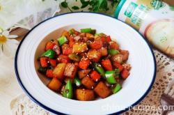 The recipe for stir frying diced pork