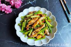 How to stir fry razor clam meat with dried tofu