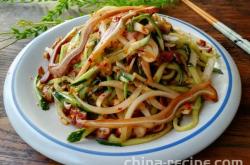 The recipe for mixing cucumber with pig ears