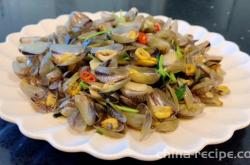 The method of stir frying sea melon seeds