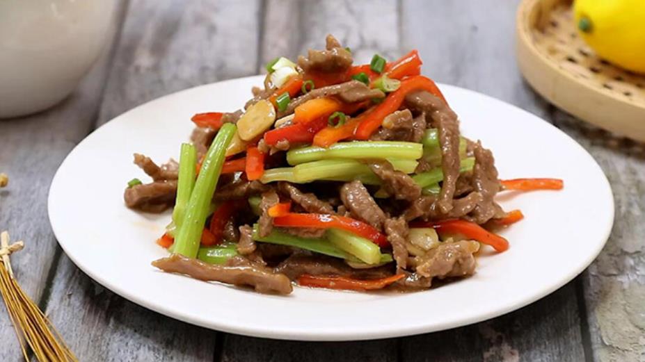 The method of stir frying shredded beef