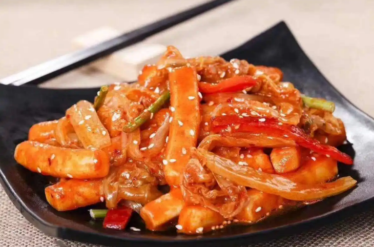 The recipe for stir fried rice cake with kimchi