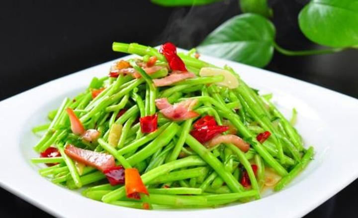 The Method of Stir frying Artemisia annua with Preserved Meat