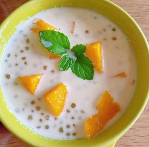 The recipe for Cantonese desserts - Mango and sago sauce