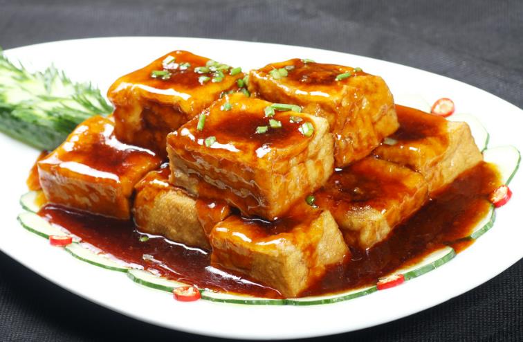 Preparation of Wuxi Mirror Box Tofu