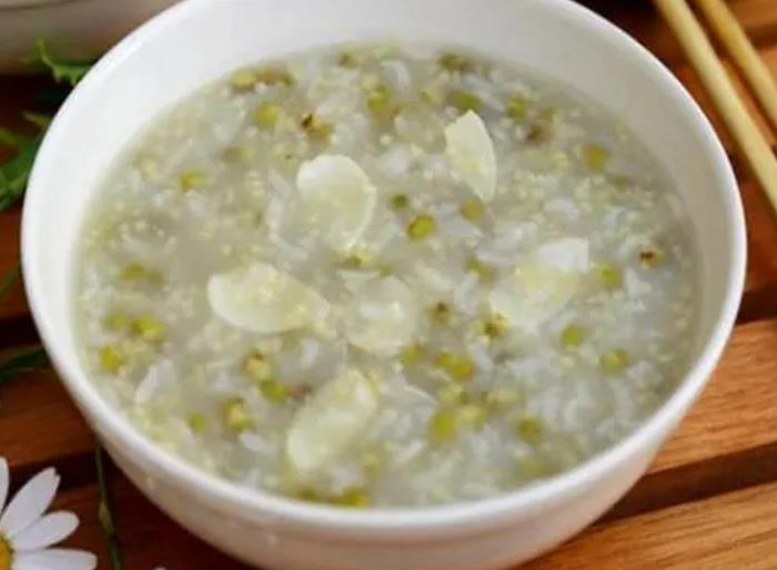 Practice of mung bean and lily Congee