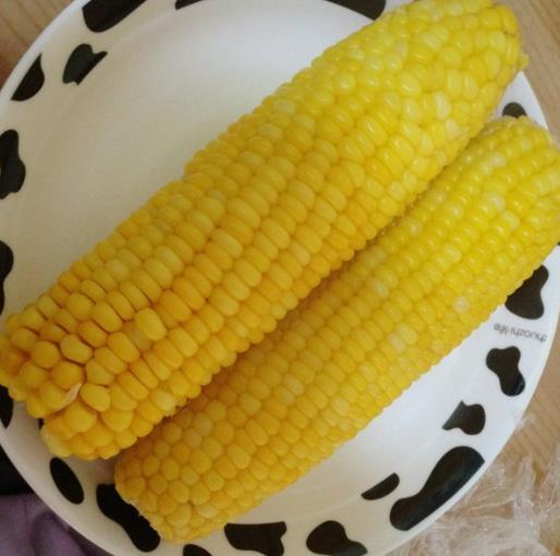 The method of microwave cooking corn