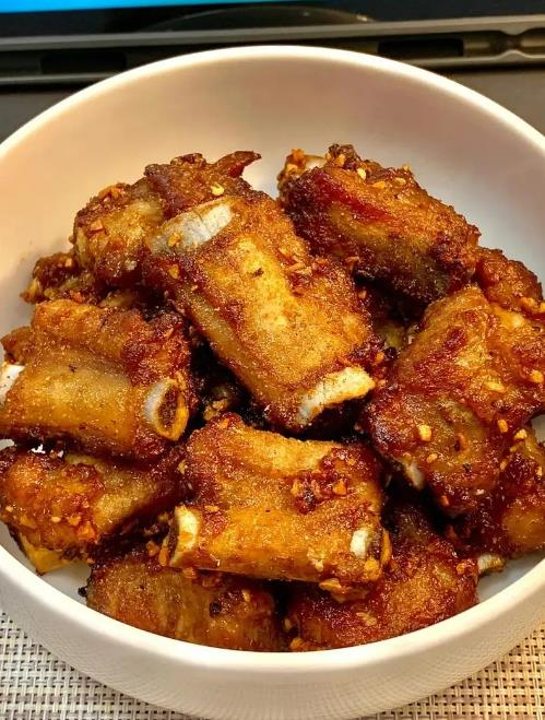 The recipe for garlic flavored pork ribs