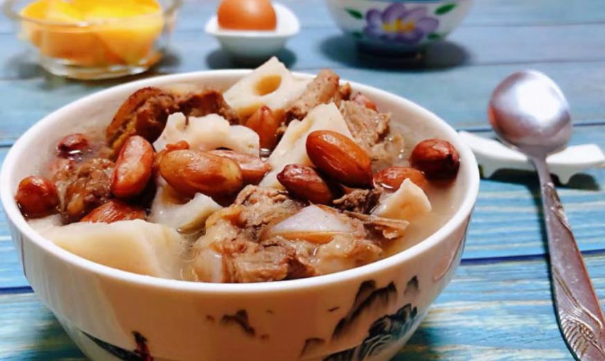 Preparation of Lotus Root Peanut Rib Soup