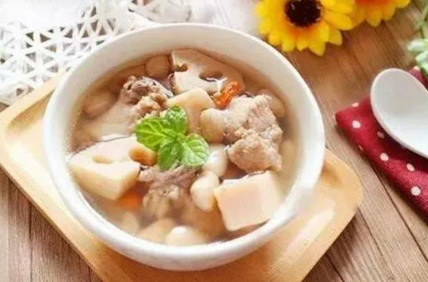 How to make lotus root peanut rib soup delicious