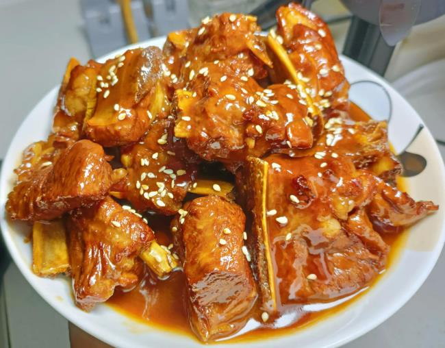 The recipe for homemade braised pork ribs