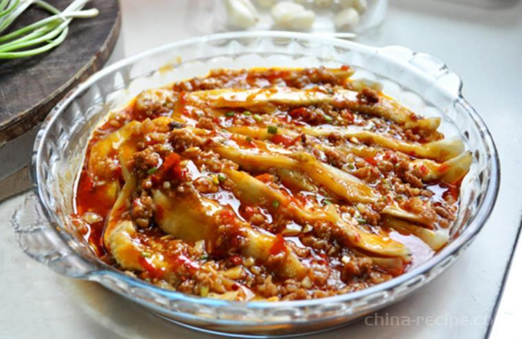 The method of steaming eggplant with minced meat