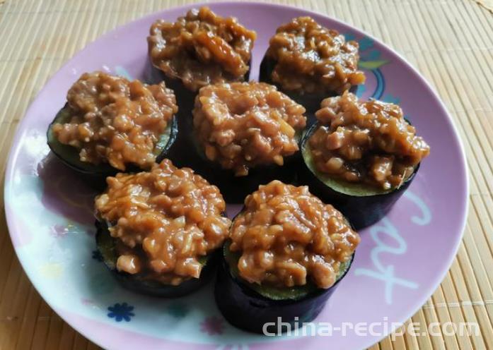 Method of Steamed Meat Balls with Garlic and Eggplant