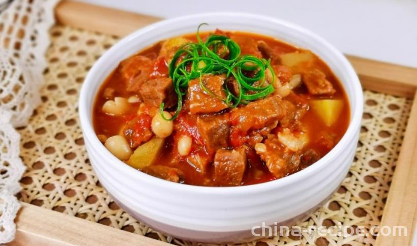 The recipe for stewing beef with tomatoes and potatoes