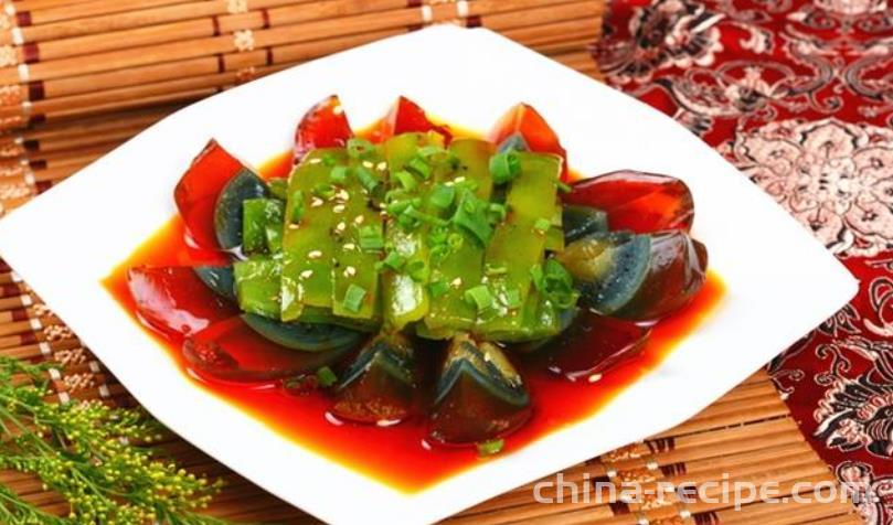 How to mix Century egg with red oil