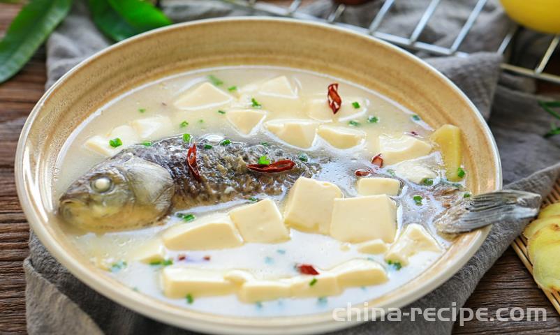 The recipe for crucian carp and tofu soup