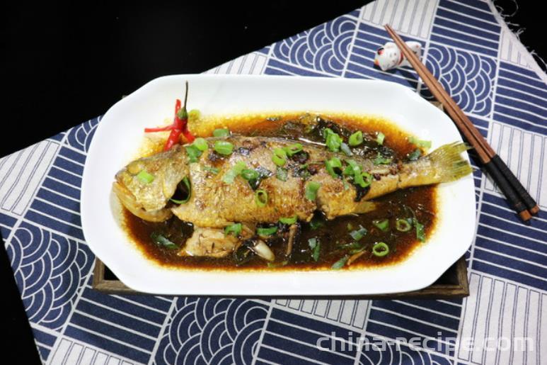 The recipe for soy sauce flavored yellow croaker