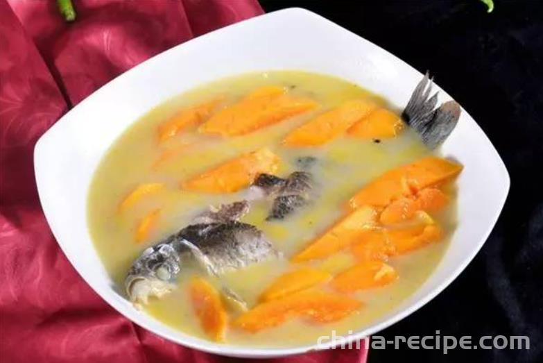 The recipe for papaya and crucian carp soup