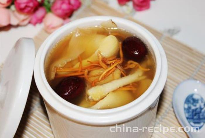 Method of Stewed Chicken Soup with Dendrobium and Lingzhi