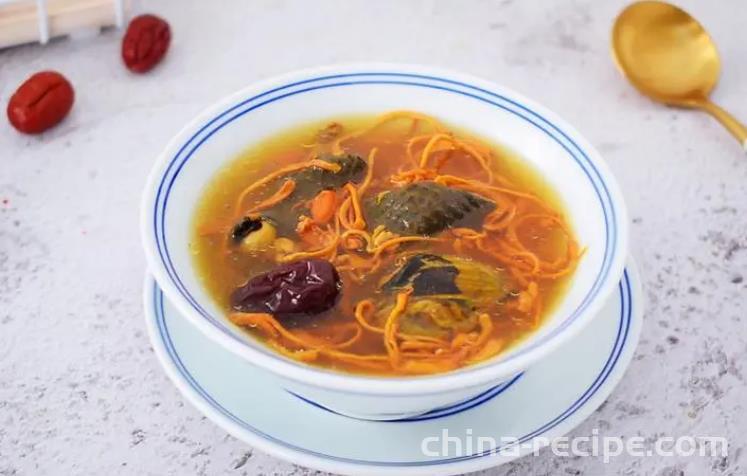 The recipe for cordyceps flower black chicken soup