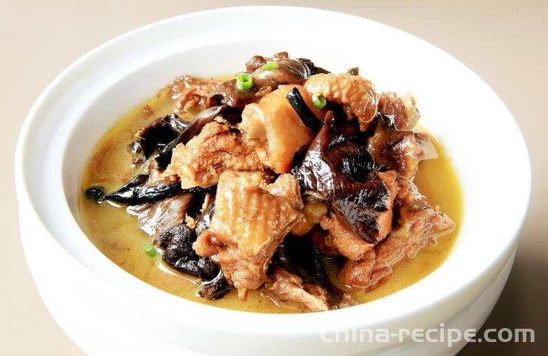 The recipe for stewing chicken with mushrooms