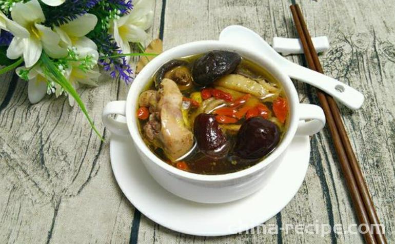 Preparation of Fresh Mushroom, Red Date, and Chicken Soup