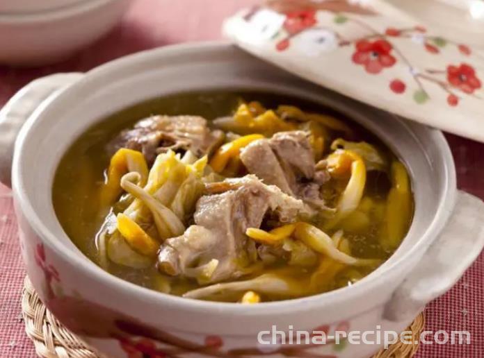 The recipe for stewing vegetable duck with yellow cauliflower