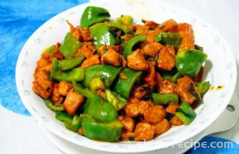 The method of stir frying meat with green peppers