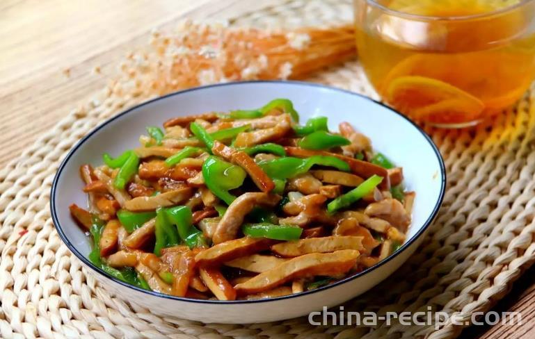 The method of stir frying shredded meat with dried sesame seeds