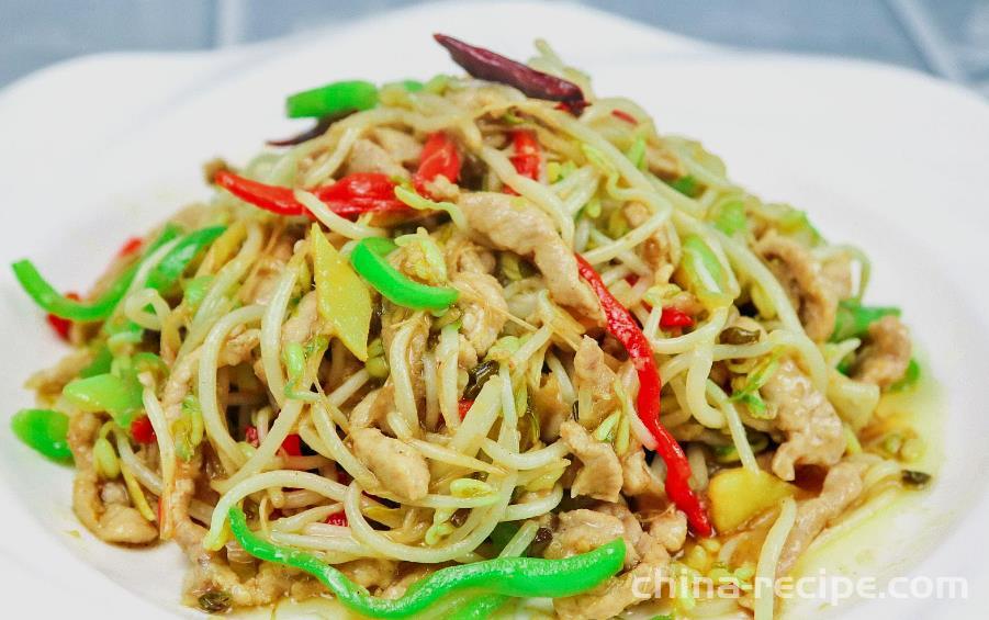 The method of stir frying meat with mung bean sprouts