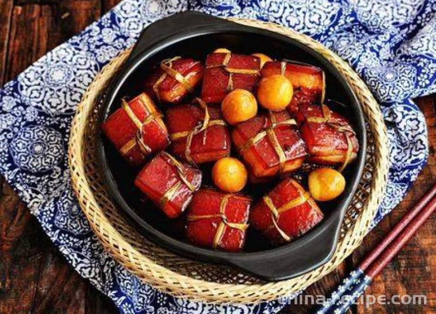 Yuanbao Braised pork belly in Brown Sauce