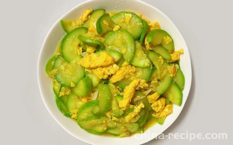 The recipe for stir fried eggs with zucchini