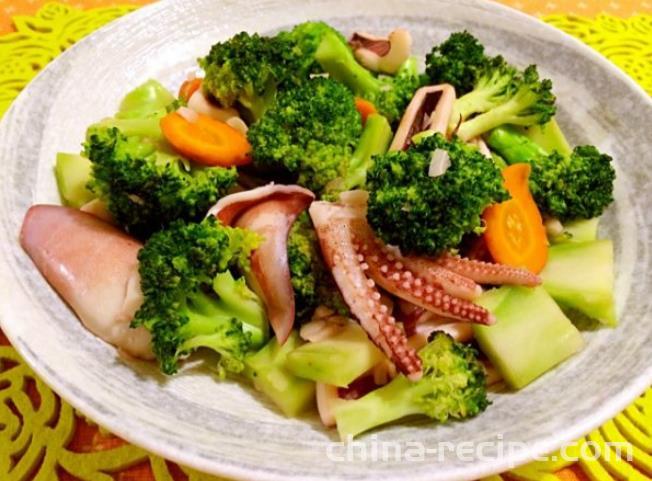 The recipe for stir frying broccoli with dried squid