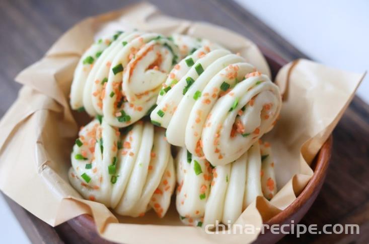 How to make scallion ham Steamed rolls