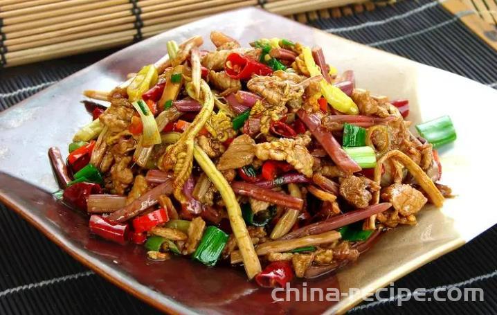 The method of stir frying pork with ferns