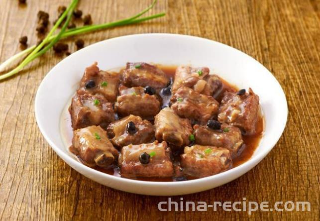 The method of steaming pork ribs with Cantonese style soy sauce