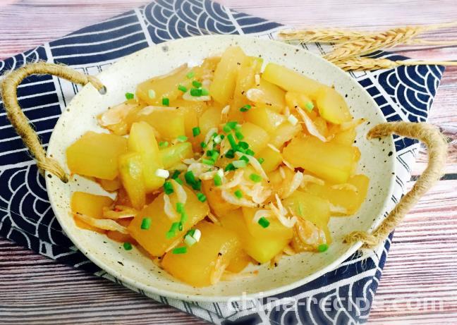 The method of stir frying winter melon with shrimp skin