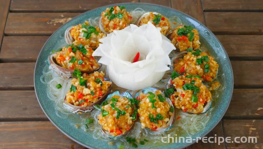 The method of steaming abalone with garlic vermicelli