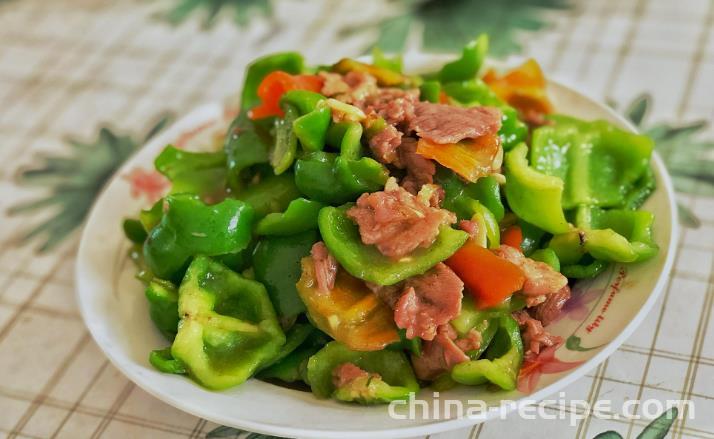 The recipe for green pepper meat slices