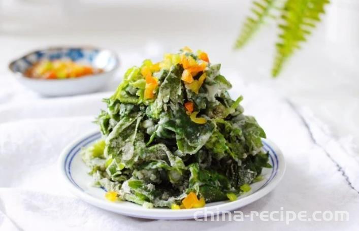 The method of steaming celery leaves with flour